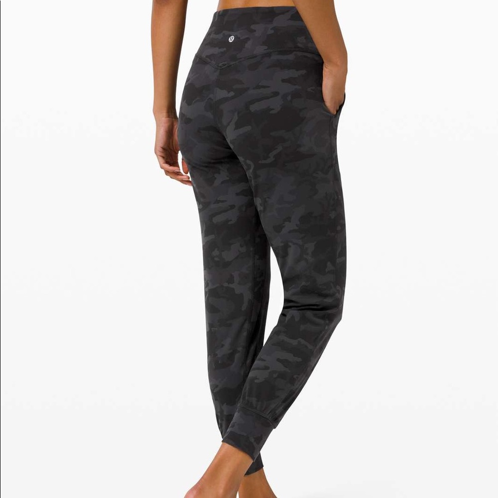Lululemon Align Jogger 28” Black Camo Size 6 NWOT
